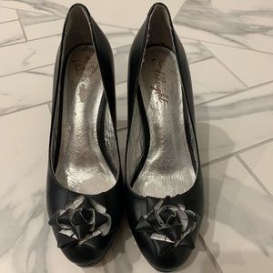 Miss Albright Anthropologie Bow Heel Pumps Black with Silver Detail 8